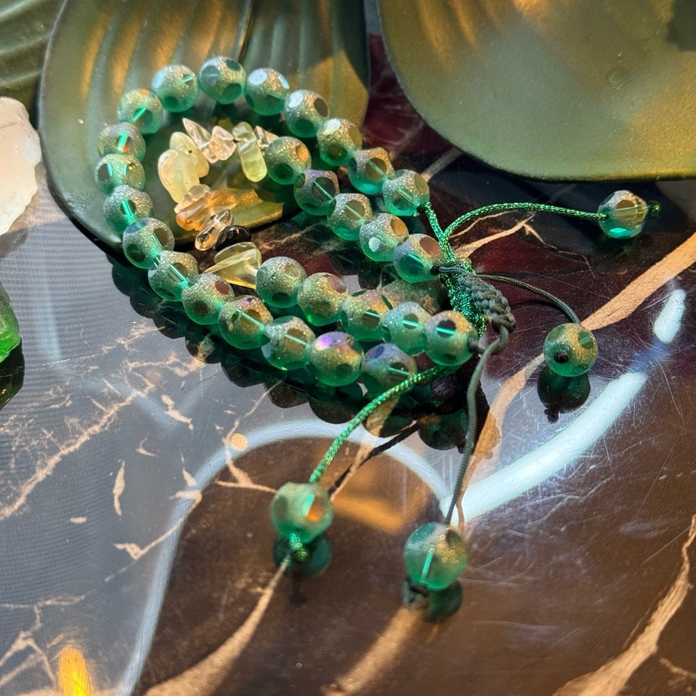 Elegant Green Beaded Bracelet